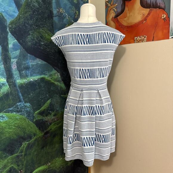 three dots geometric fit & flare dress made in usa - Picture 4 of 6